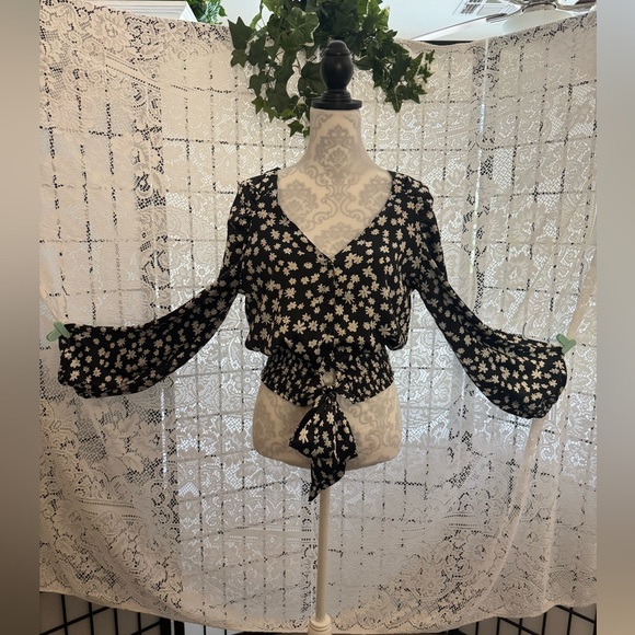 Topshop Long Sleeved Retro Floral Print Crop Top Women’s Size 6 - Picture 2 of 14